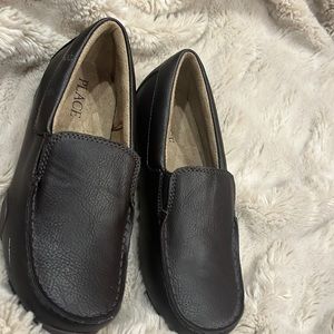 Boys size 2 dress shoes